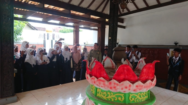 Spensama Peduli Bumi Arif, Camat Mayong : RA Kartini Harus Diketahui secara Mendalam